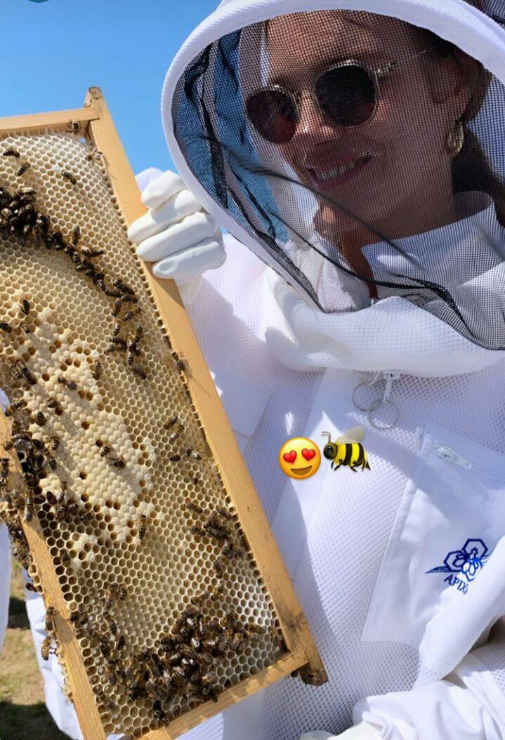 Словно пчелка: неугомонная Наталья Водянова покоряет сеть новым стильным нарядом